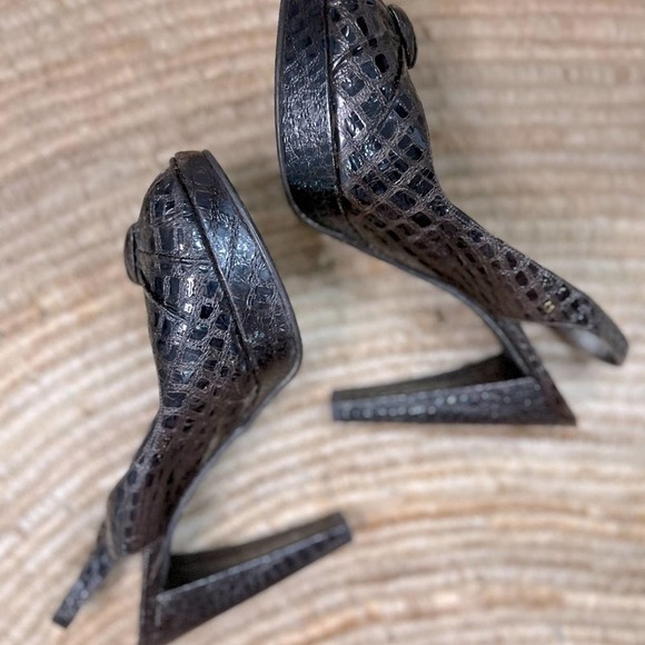 STUART WIETZMAN 9.5 Autumn Brown Peep Toe Crocodile Platform Ankle Strap Heels - Picture 4 of 8